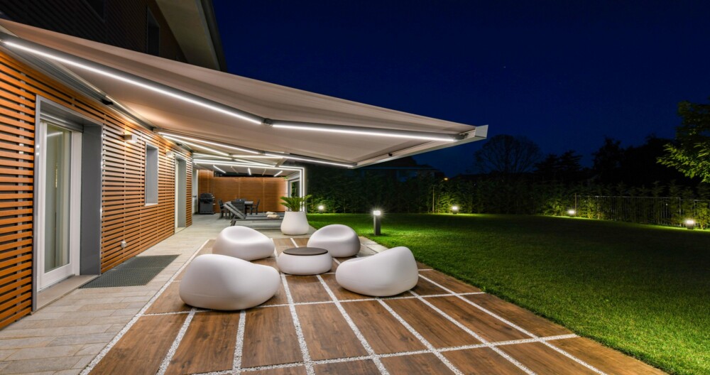 Markiza tarasowa – ręczna czy automatyczna?