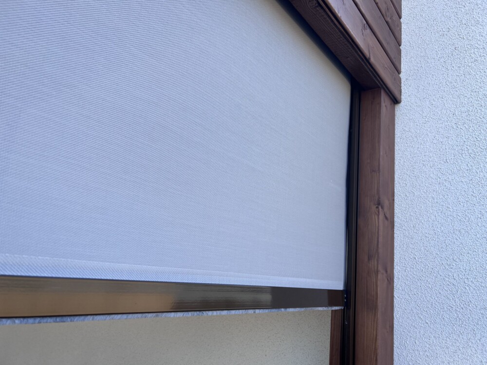 Rolety zaciemniające – idealne rozwiązanie do sypialni i biura