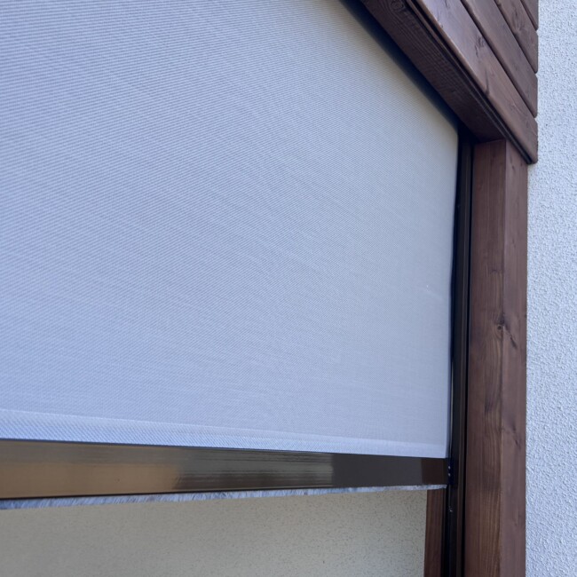 Rolety zaciemniające – idealne rozwiązanie do sypialni i biura