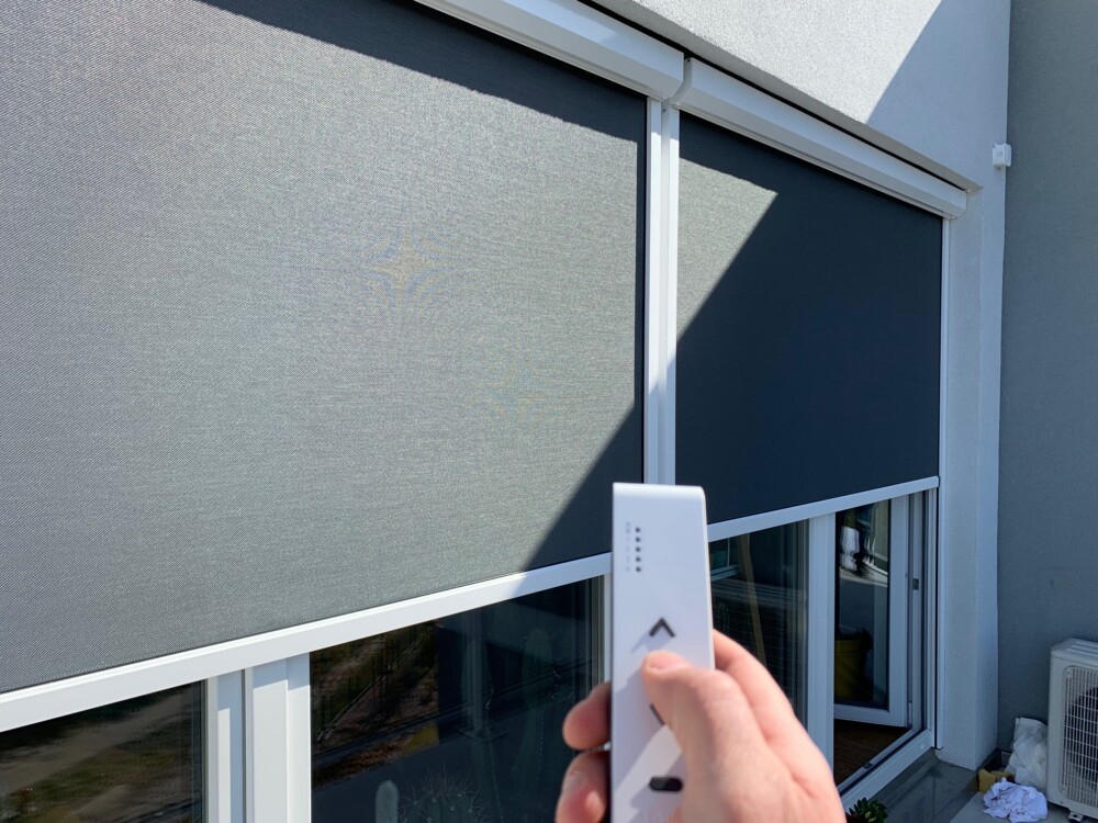 Rolety automatycznie sterowane – kiedy i dlaczego warto po nie sięgnąć?